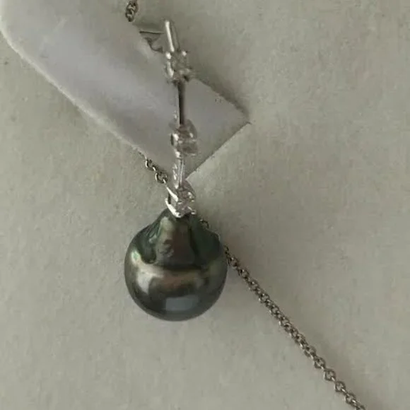 Gorgeous 14kwg, Diamond & Tahitian Pearl Necklace & Earrings